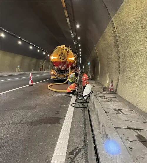 辽中隧道排水渠清淤